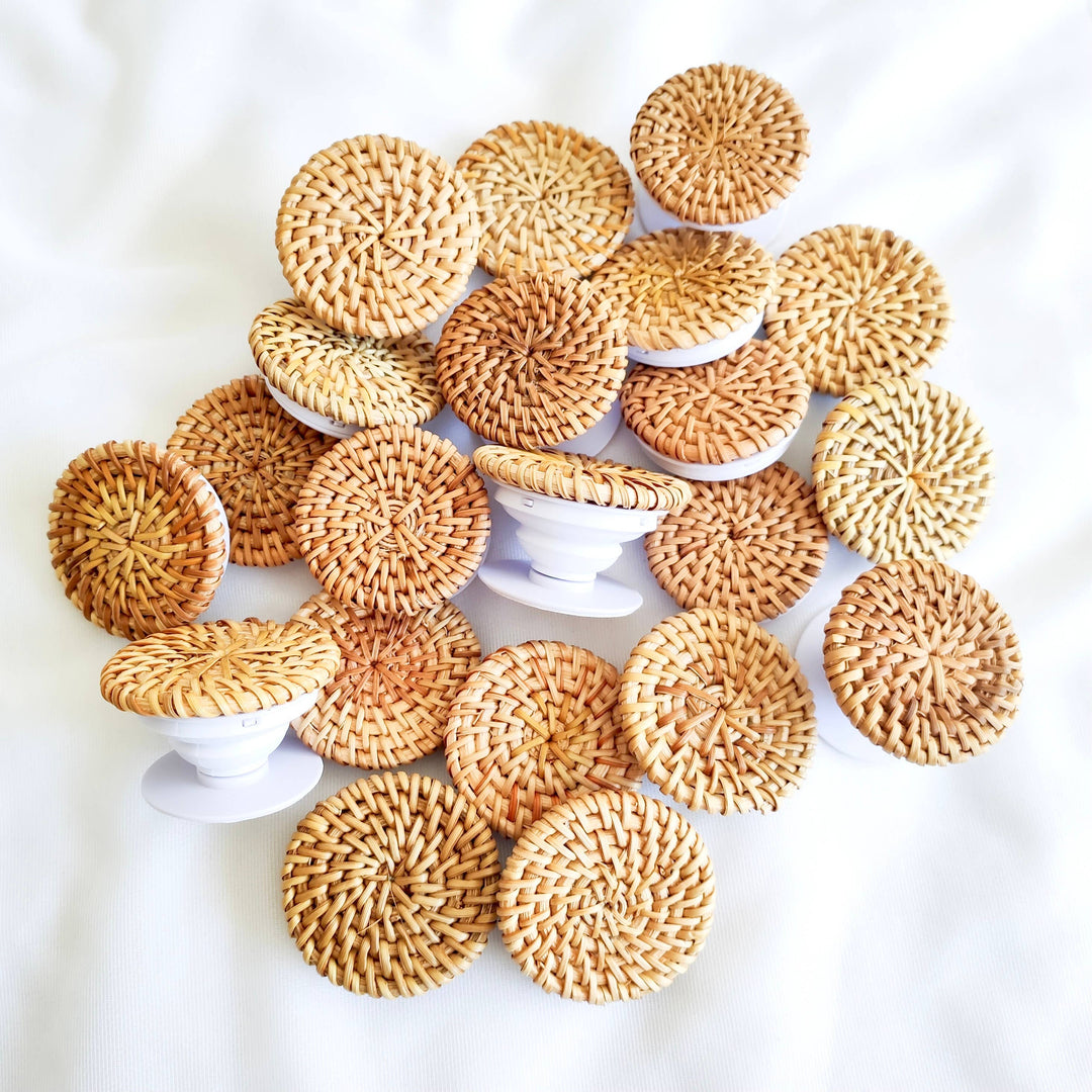 Rattan phone handle
